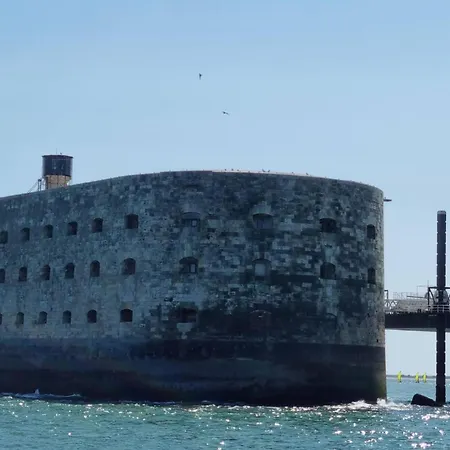 Stunning In With Kitchen Руайян